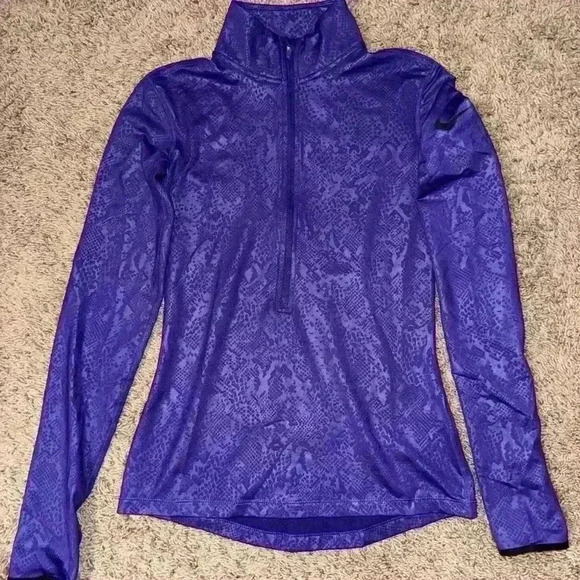 Nike Pro Dri Fit Warm Embossed Heights Vixen Printed Sweatshirt Women’s - Picture 1 of 4